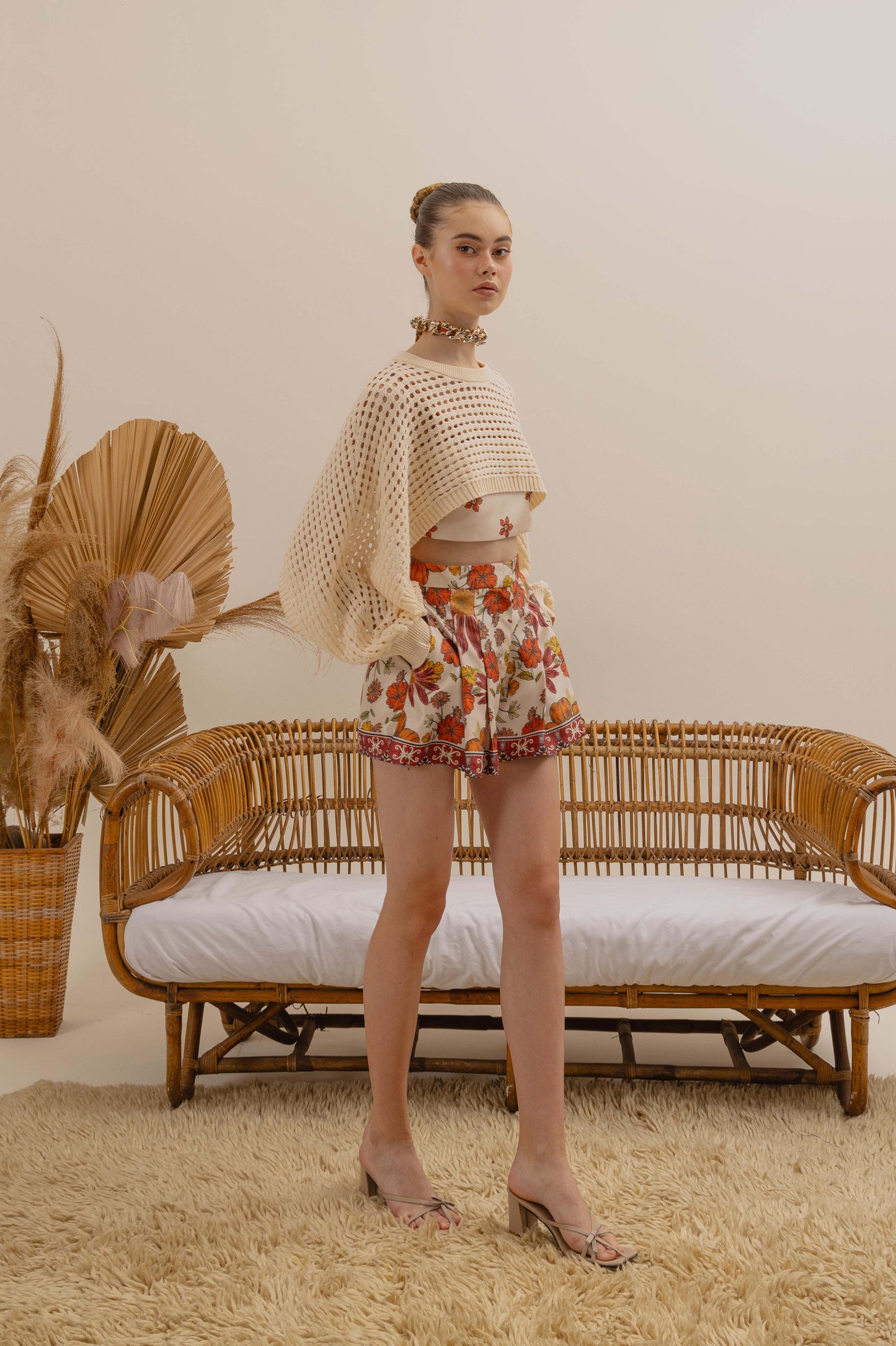 VT 8682 Knitted Cropped Poncho in Ecru