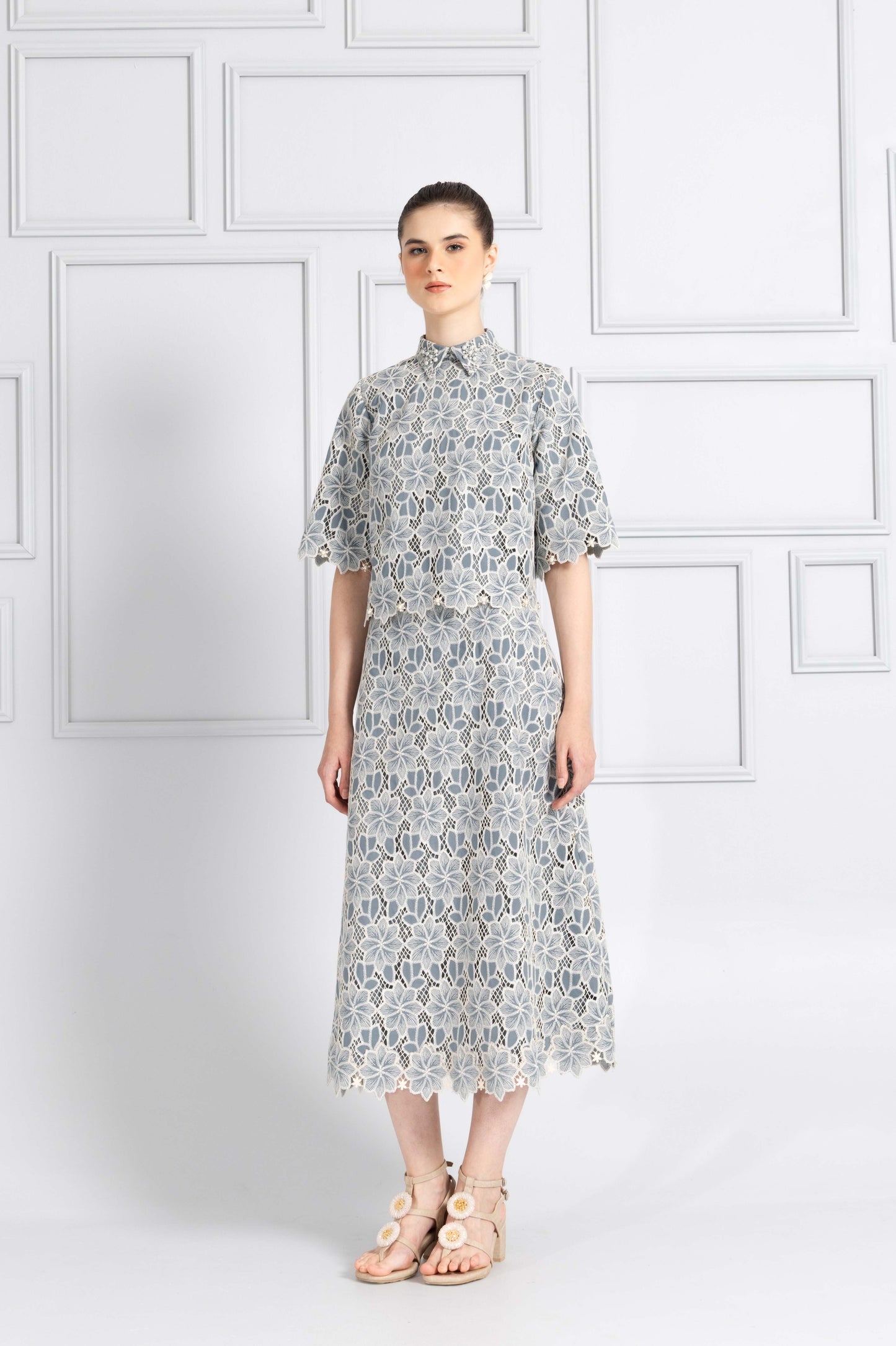VT 8761 / VT 8762 Floral Embroidered Shirt in Blue