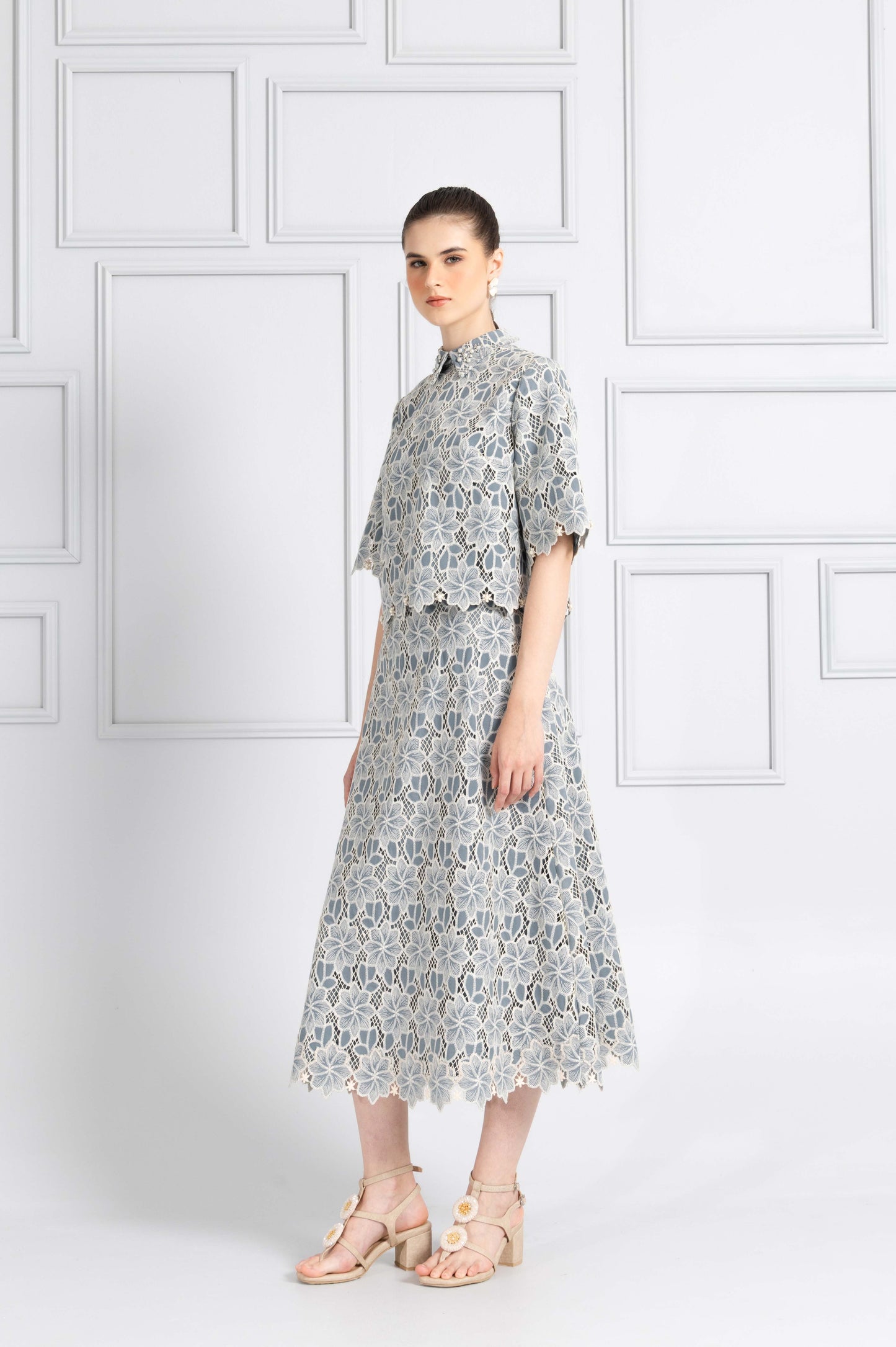 VT 8761 / VT 8762 Floral Embroidered Shirt in Blue