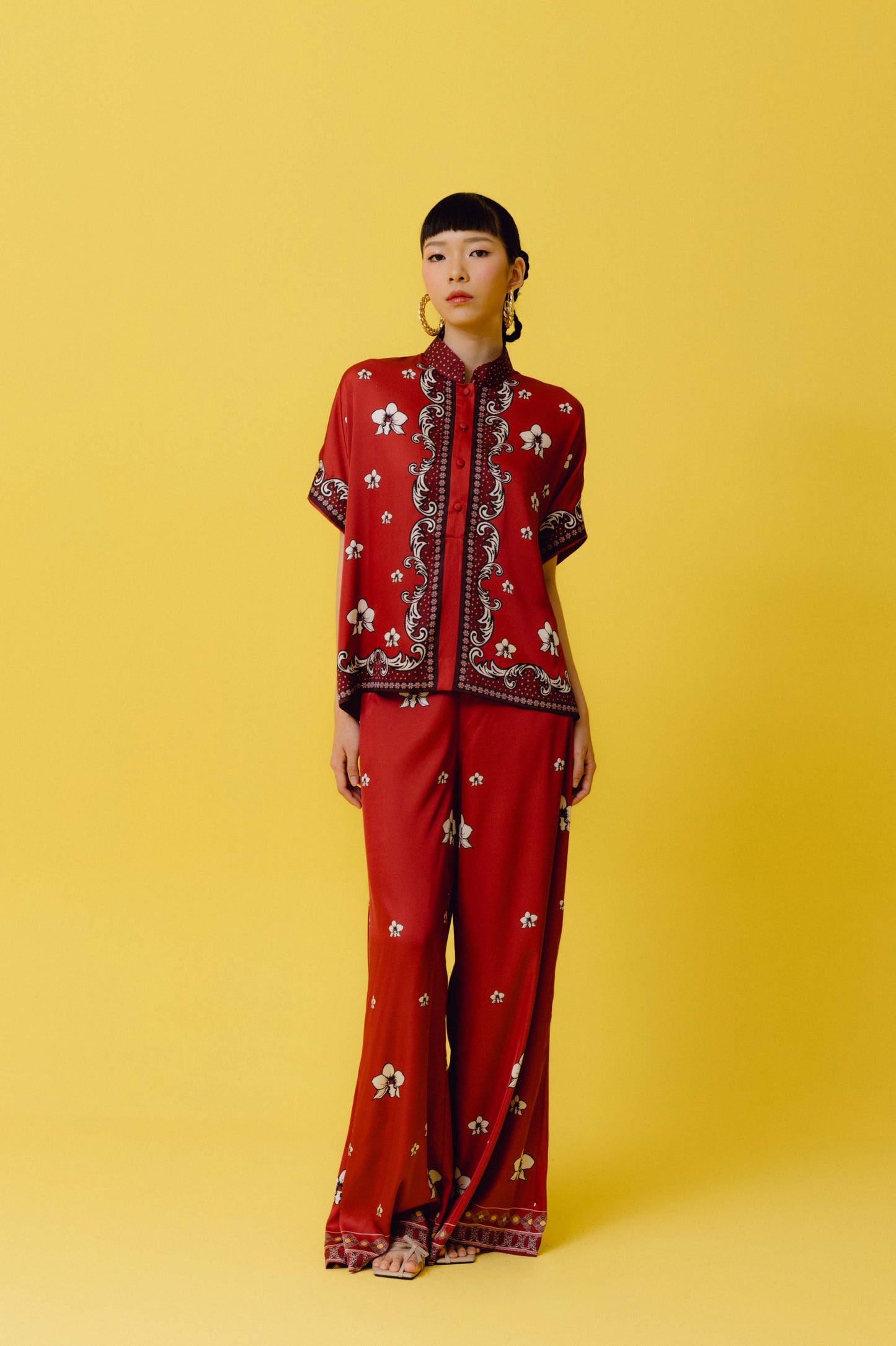 VT 8581-3 / VT 8689 Lihua Blouse in Cherry