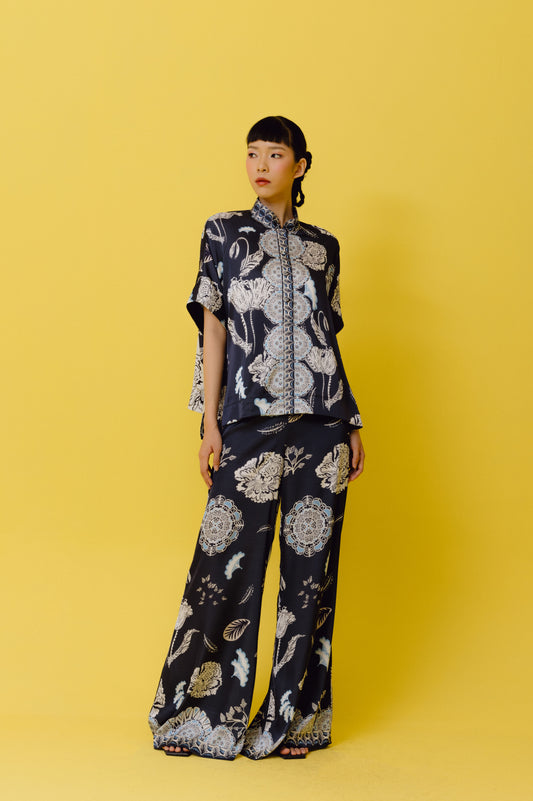 VT 8581-4 / VT 8689-1 AN Satin Blouse in Navy Set