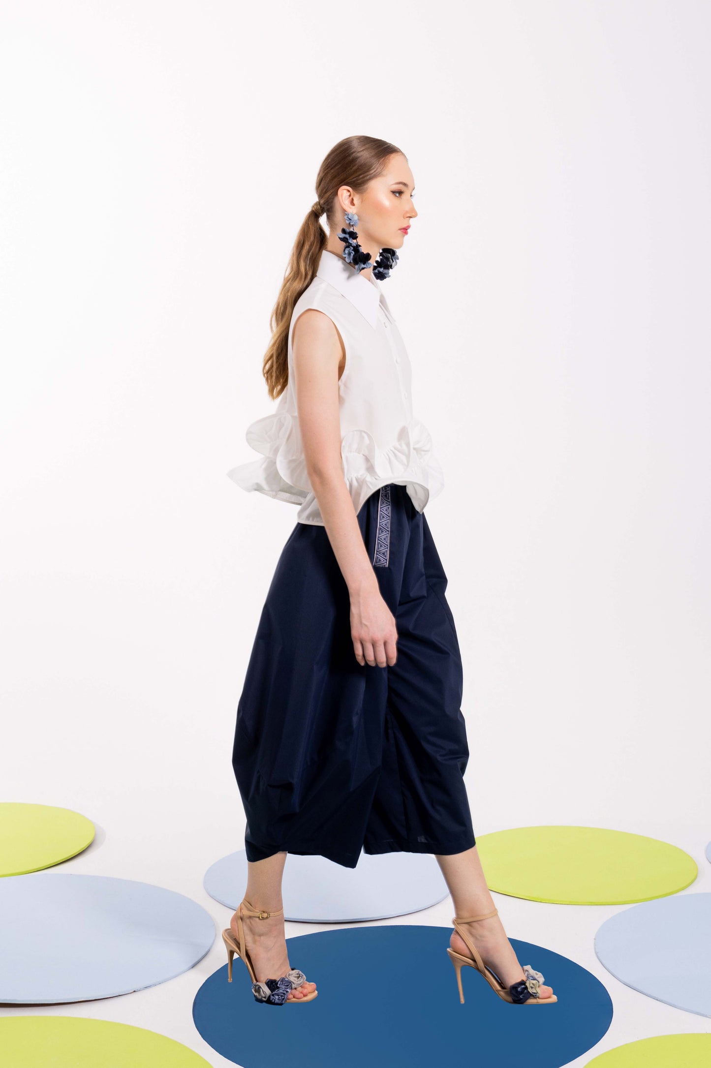 VT 8733 / VT 8833 Sleeveless Cotton Shirt with Ruffles Set