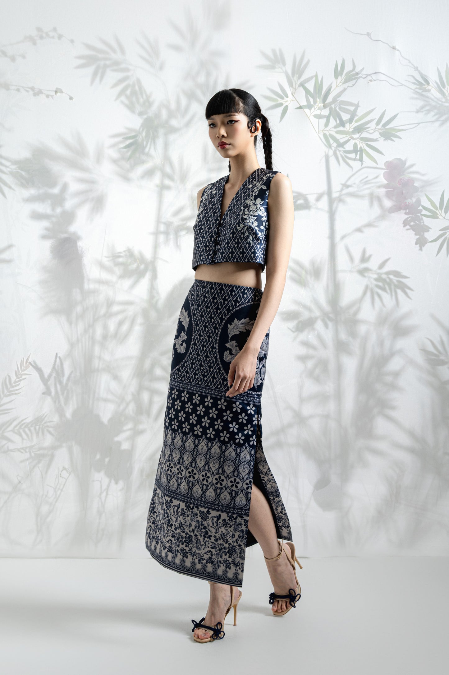 VT 8818 / VT 8817 Qing Mikado V-neck Crop Top Set