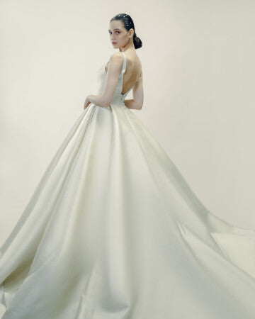 MoW 005 Ballgown Crystal Cat-Eye