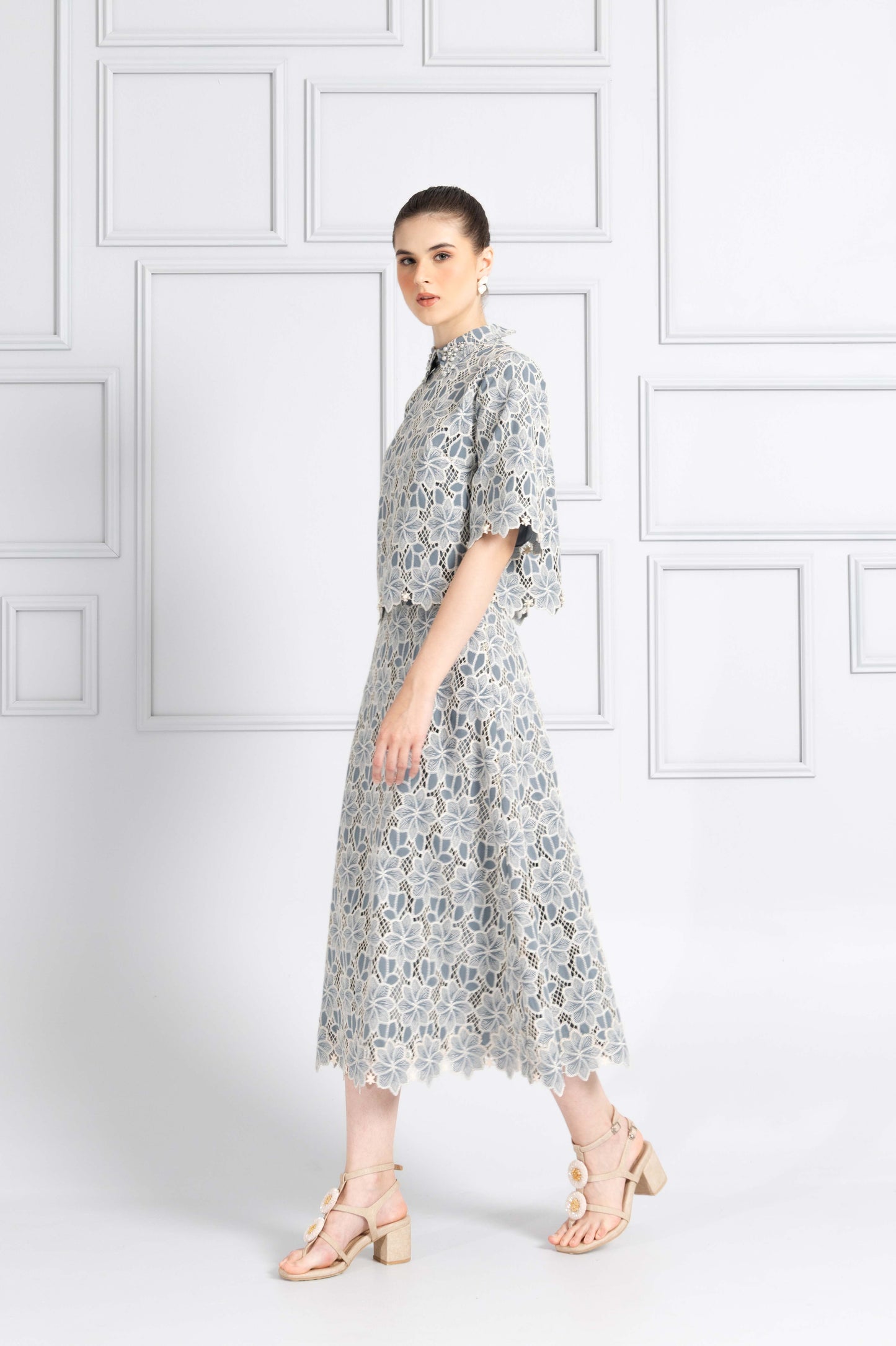 VT 8761 / VT 8762 Floral Embroidered Shirt in Blue