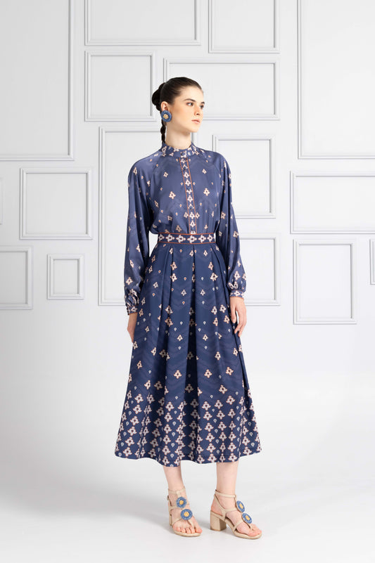 VT 8766 / VT 8767 Danum Satin Blouse in Blue