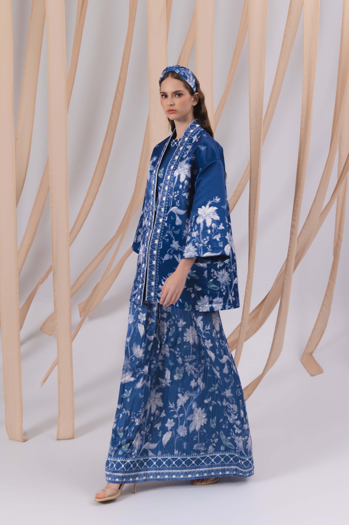 VT 8858-1 / VT 8860 Rana Duchess Outer in Navy Set