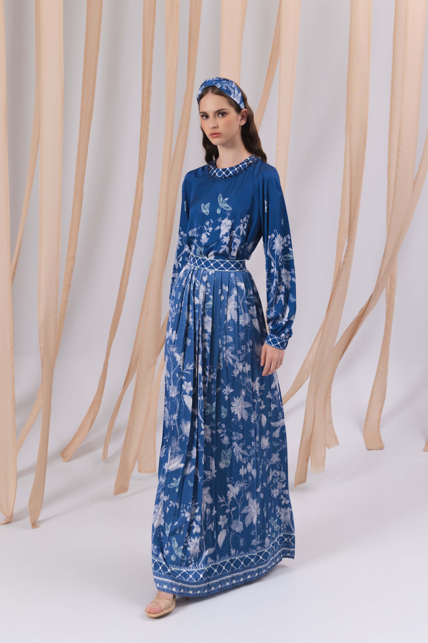 VT 8858-1 / VT 8860 Rana Duchess Outer in Navy Set