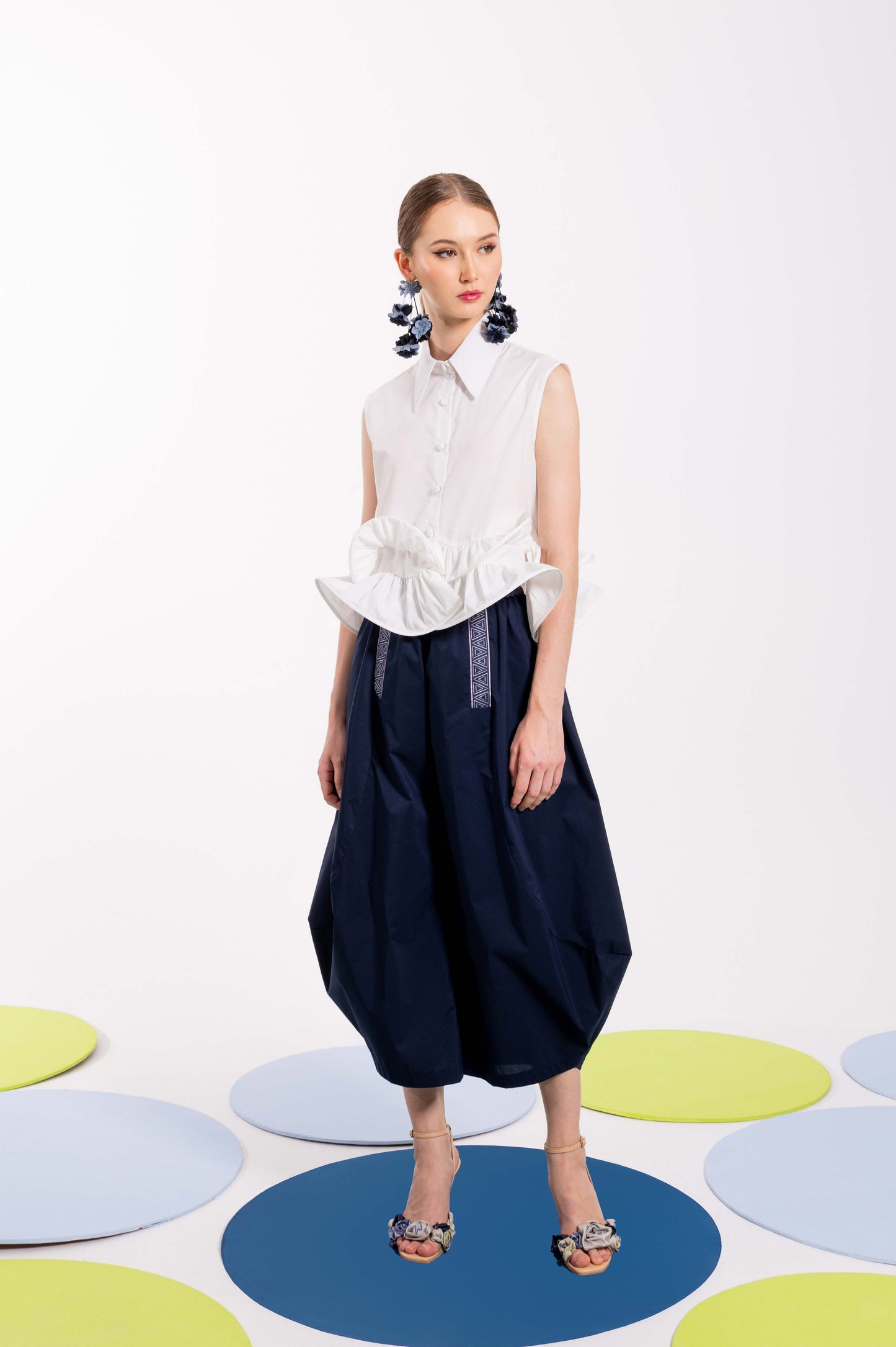 VT 8733 / VT 8833 Sleeveless Cotton Shirt with Ruffles Set