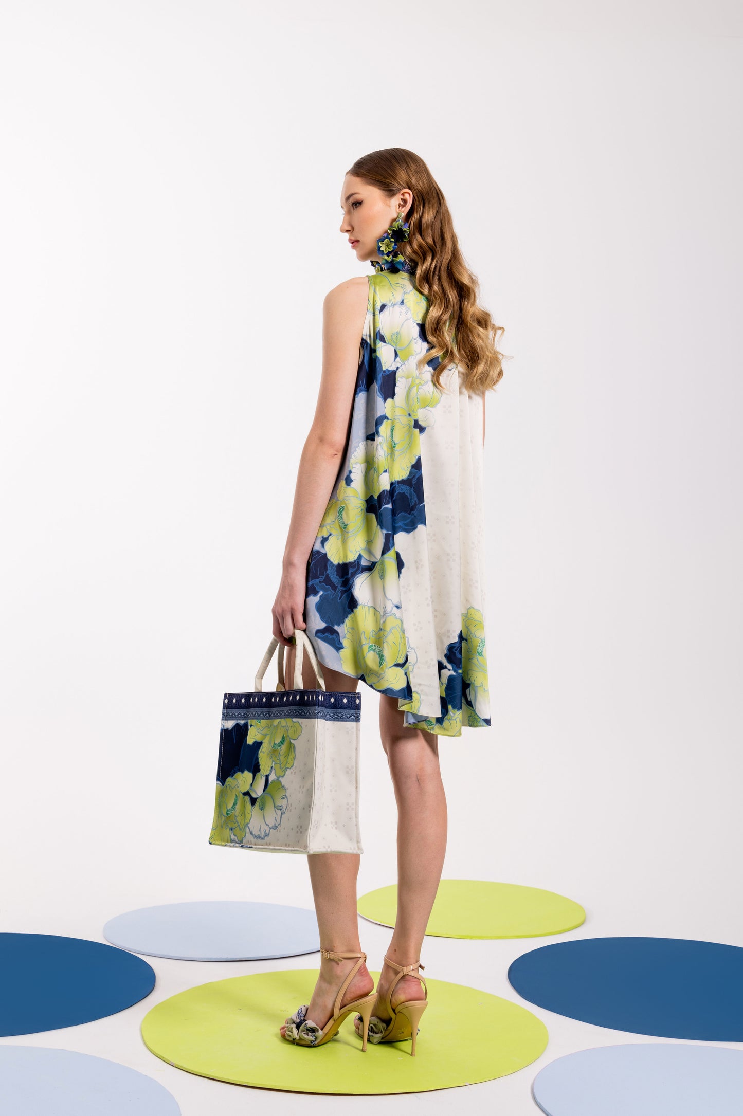 VT 8795-1 WUNGA Satin Halter Blouse in Lime