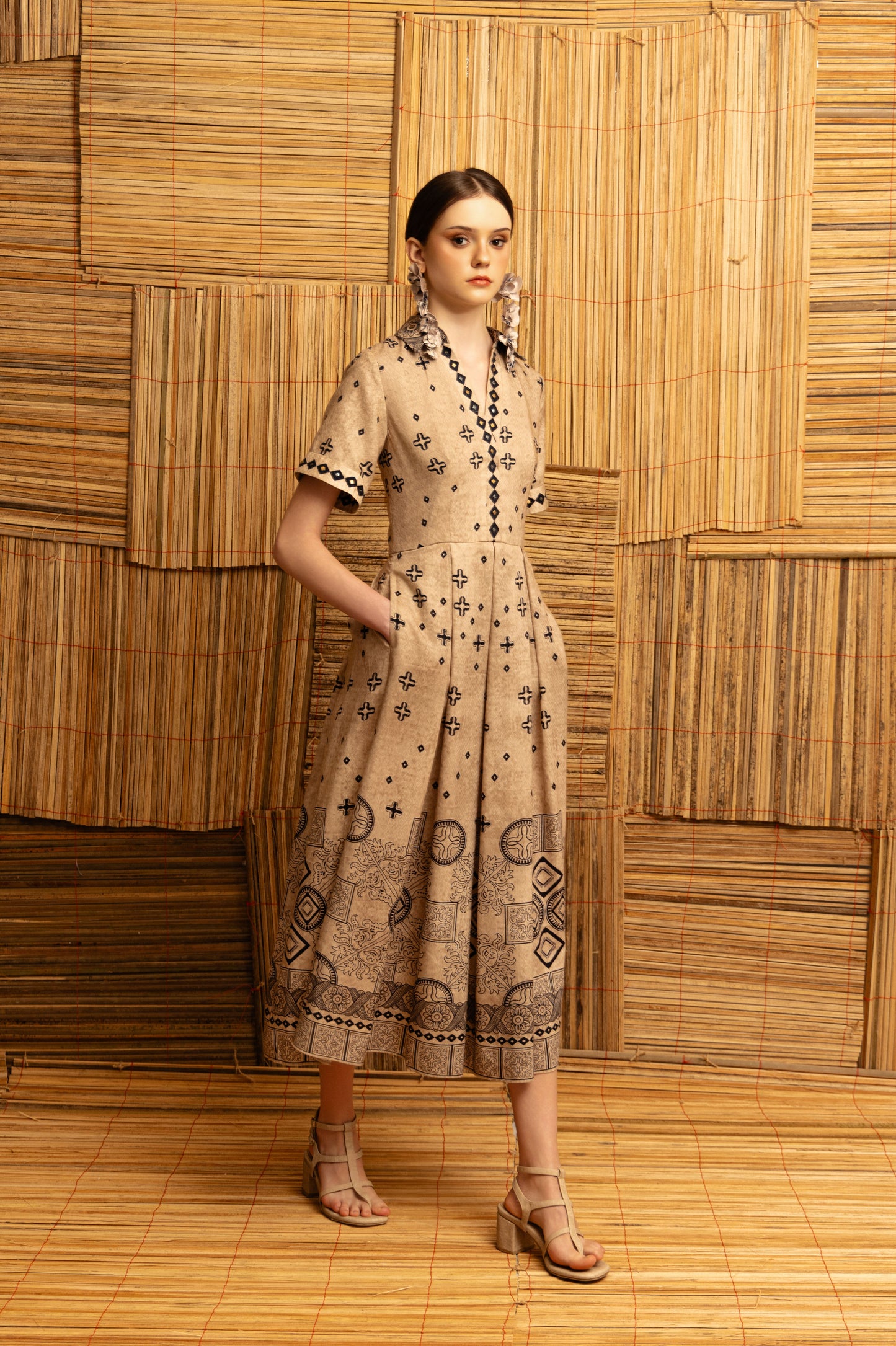 VT 8873 Lawa Classic Pleated Dress in Wheat