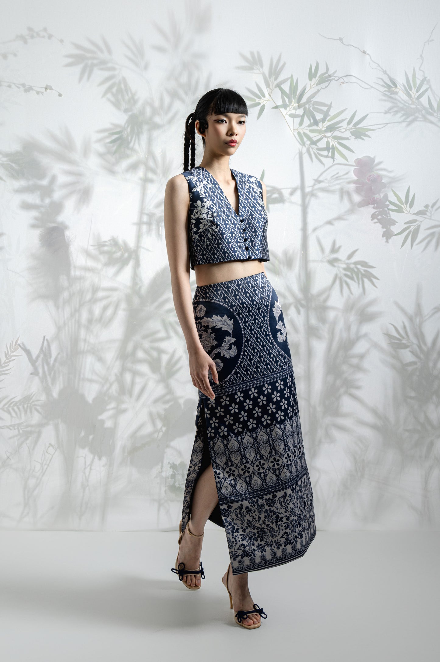 VT 8818 / VT 8817 Qing Mikado V-neck Crop Top Set