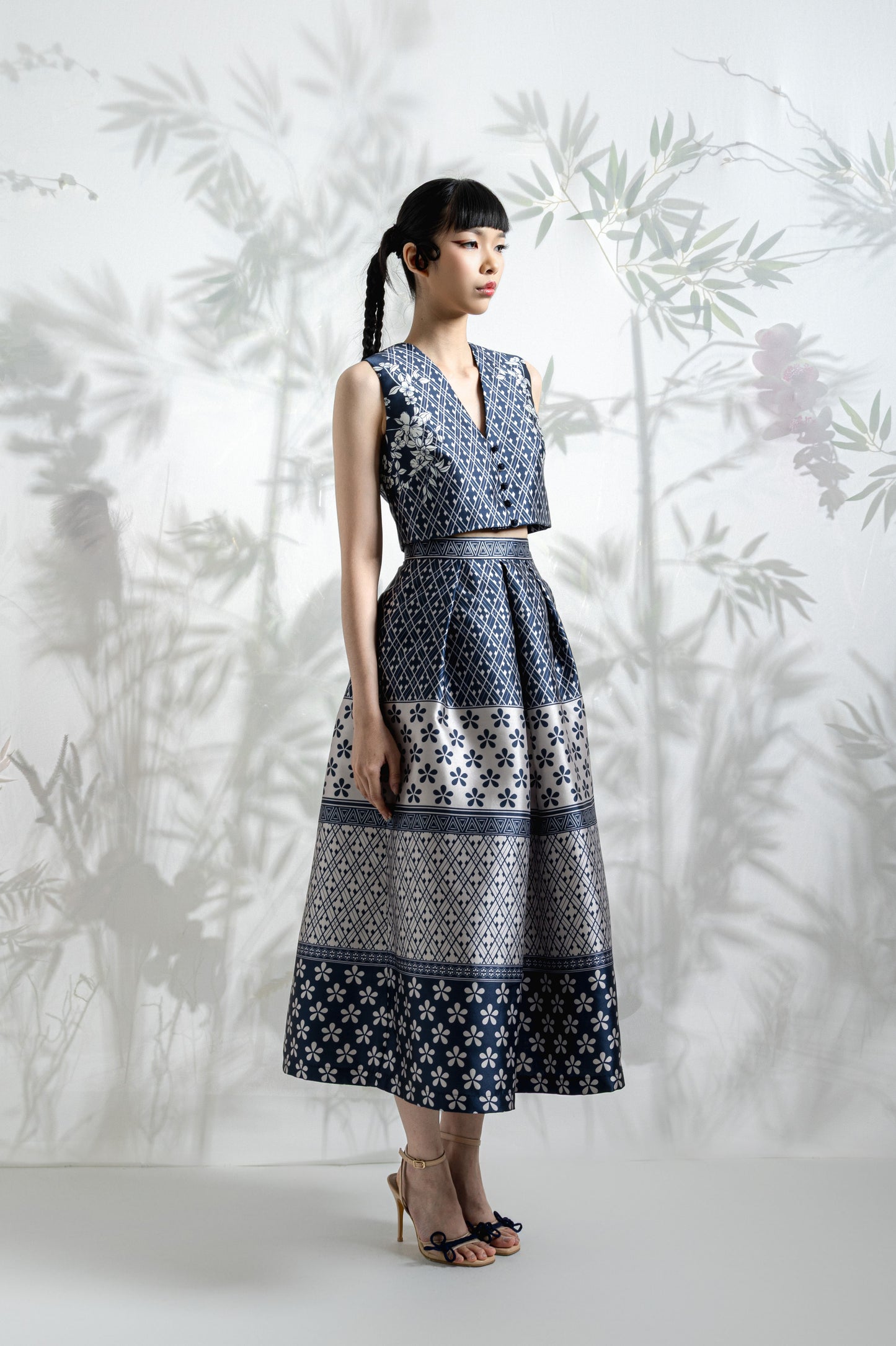 VT 8818 / VT 8801-1 Qing Mikado V-neck Crop Top Set
