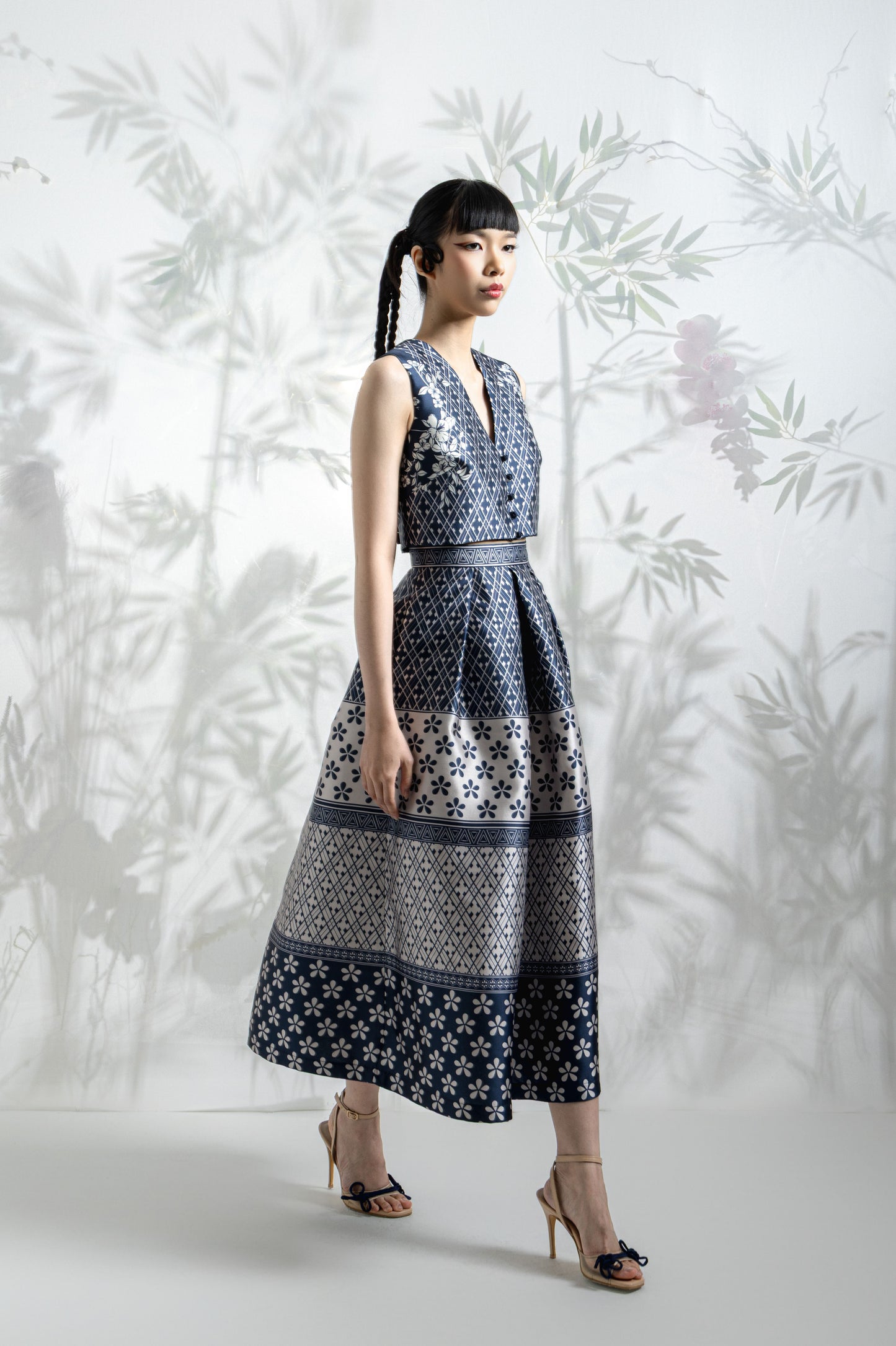 VT 8818 / VT 8801-1 Qing Mikado V-neck Crop Top Set